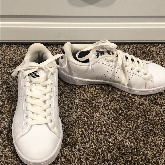 Nearly new all white adidas - Picture 5 of 5